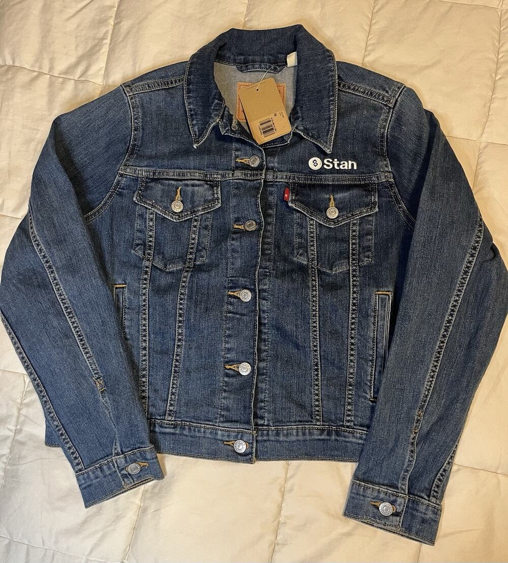 Levi's Women's Original Trucker Jacket Blue Denim Size Large NWT Embroidered